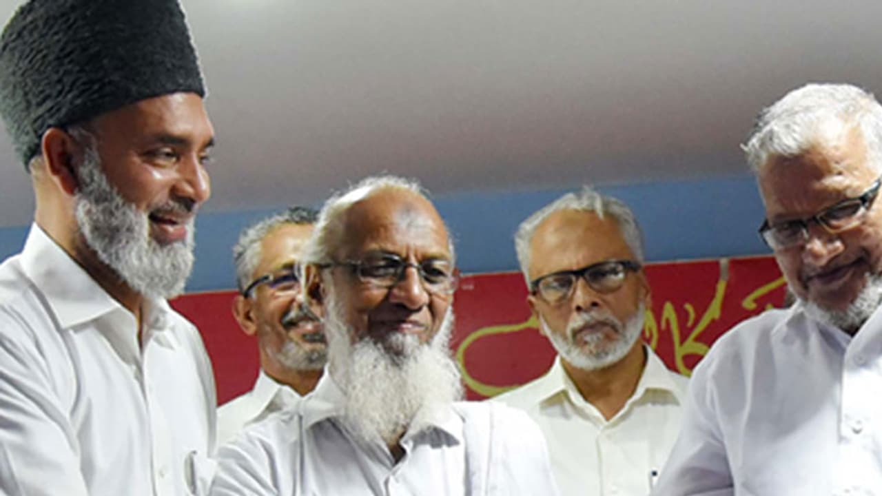 മുജാഹിദ് വിഭാഗങ്ങള് ഒന്നിച്ചത് ഇങ്ങനെ! മുജാഹിദ് വിഭാഗങ്ങള് ഒന്നിച്ചത് ഇങ്ങനെ!