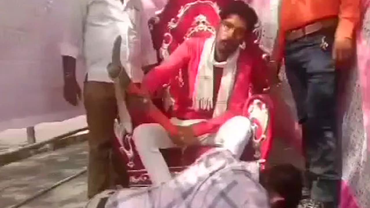 മുസ്ലീം യുവാവിനെ ചുട്ടുകൊന്ന ശംഭുലാലിനെ ആദരിച്ച് ടാബ്ലോ മുസ്ലീം യുവാവിനെ ചുട്ടുകൊന്ന ശംഭുലാലിനെ ആദരിച്ച് ടാബ്ലോ