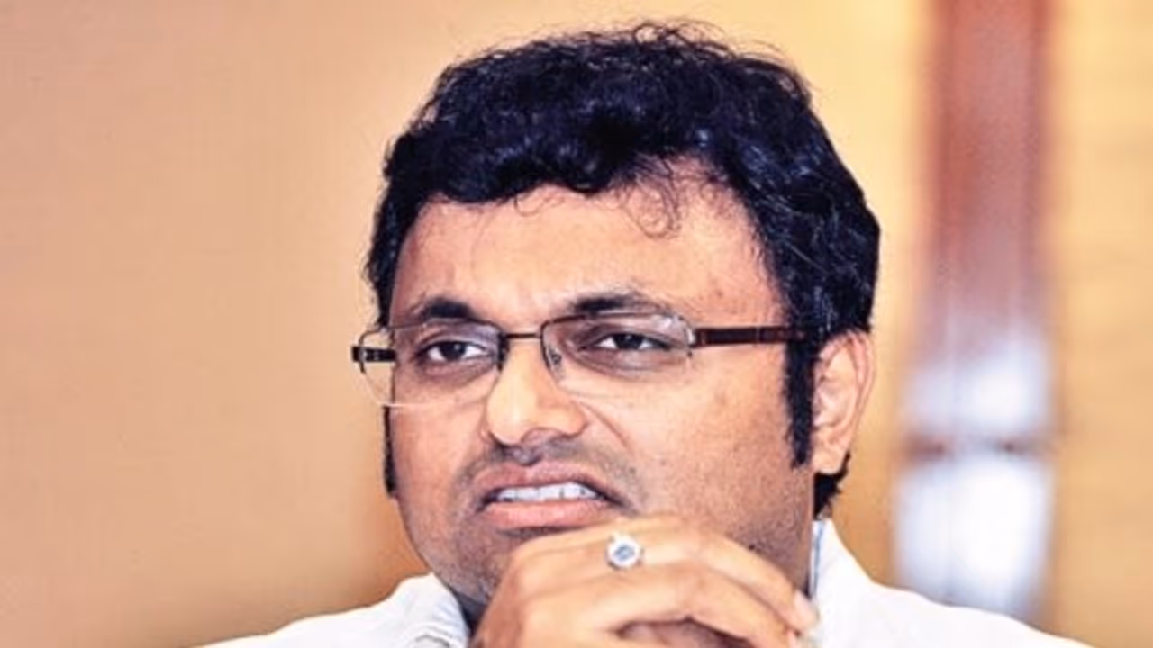 Supreme Court warns Karti Chidambaram against non cooperation in probe while allowing him to travel abroad Supreme Court warns Karti Chidambaram against non cooperation in probe while allowing him to travel abroad