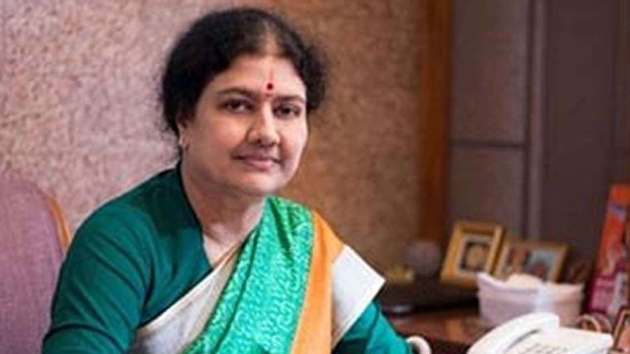 ശശികല കുടുംബത്തിനെതിരായ ആദായനികുതിവകുപ്പ് റെയ്ഡ് ഇന്നും തുടര്ന്നേക്കും ശശികല കുടുംബത്തിനെതിരായ ആദായനികുതിവകുപ്പ് റെയ്ഡ് ഇന്നും തുടര്ന്നേക്കും