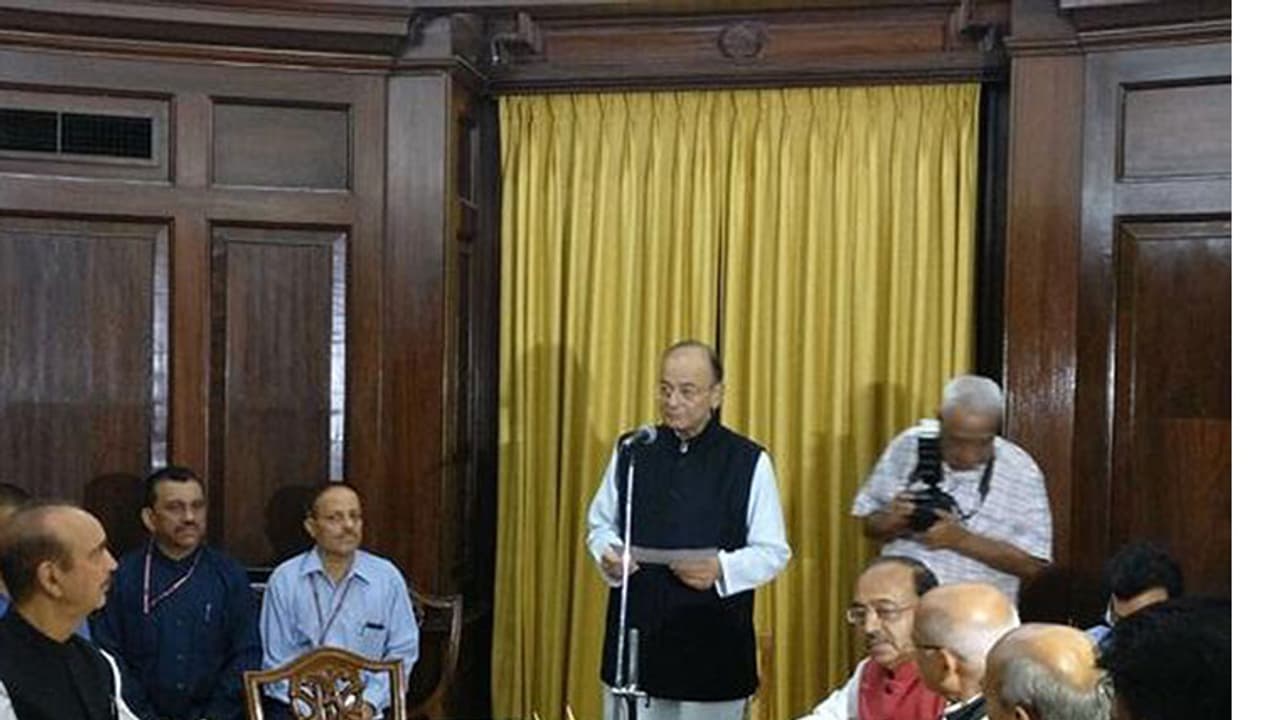 അരുണ് ജെയ്റ്റിലി സത്യപ്രതിജ്ഞ ചെയ്ത് അധികാരമേറ്റു അരുണ് ജെയ്റ്റിലി സത്യപ്രതിജ്ഞ ചെയ്ത് അധികാരമേറ്റു