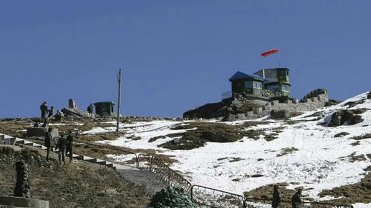 बॉर्डर पर खुफिया तंत्र होगा अभेद, एसएसबी के 2000 सैनिकों को अहम जिम्मेदारी बॉर्डर पर खुफिया तंत्र होगा अभेद, एसएसबी के 2000 सैनिकों को अहम जिम्मेदारी