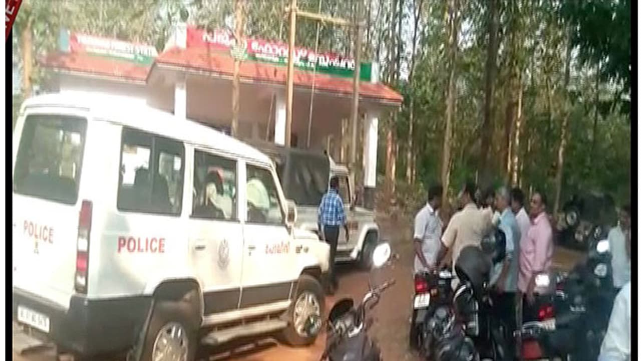 നിലമ്പൂരില് രണ്ടു മാവോയിസ്റ്റുകളെ പൊലീസ് വധിച്ചു നിലമ്പൂരില് രണ്ടു മാവോയിസ്റ്റുകളെ പൊലീസ് വധിച്ചു