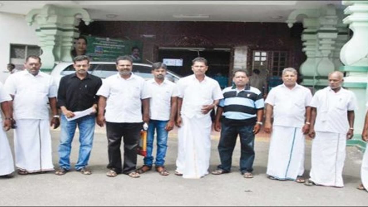 வளமான எங்க ஊரில் ஓ.என்.ஜி.சி. எண்ணெய் பணியை அனுமதிக்க கூடாது – ஆட்சியரிடம் மக்கள் குமுறல்… வளமான எங்க ஊரில் ஓ.என்.ஜி.சி. எண்ணெய் பணியை அனுமதிக்க கூடாது – ஆட்சியரிடம் மக்கள் குமுறல்…