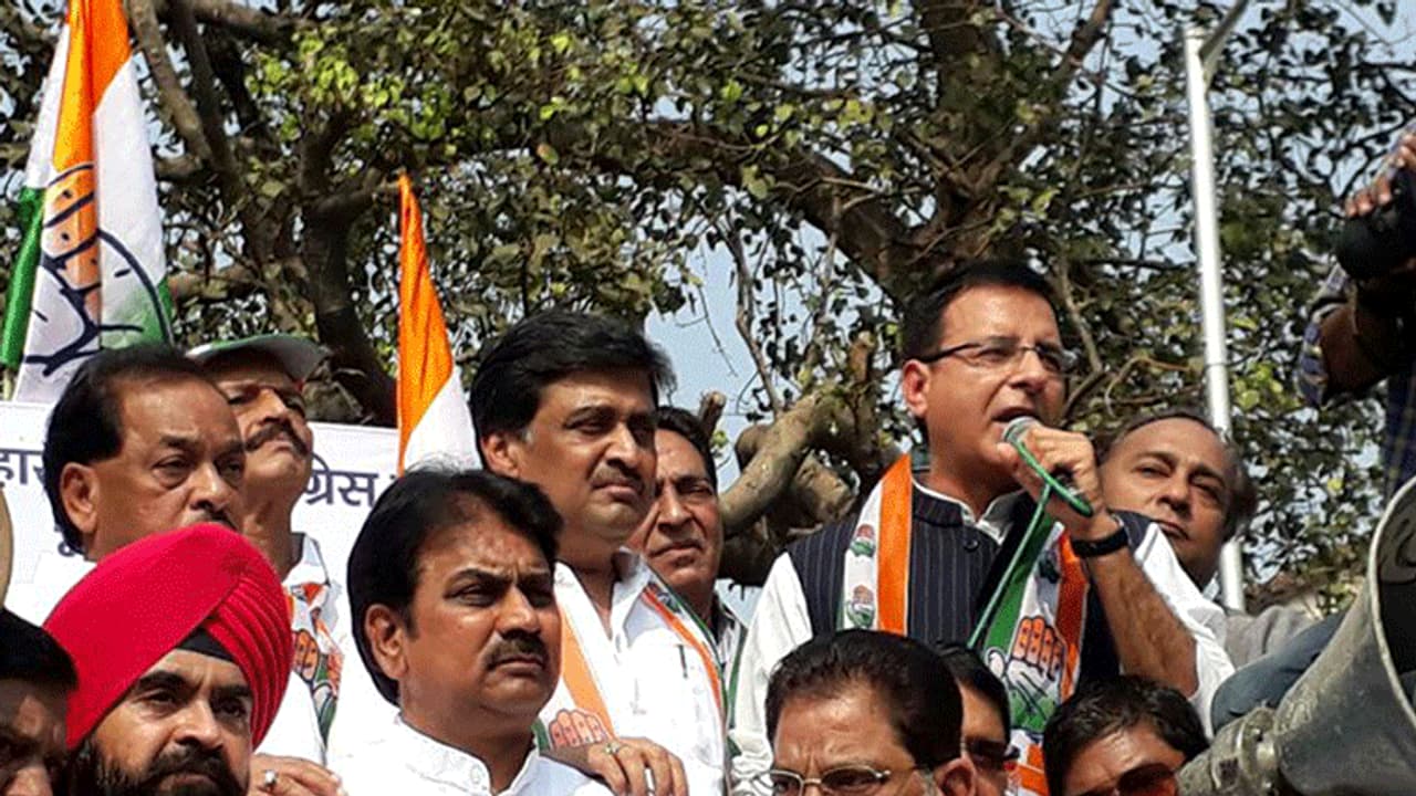 ನೋಟು ಅಮಾನ್ಯ ಕ್ರಮದ ವಿರುದ್ಧ ಕಾಂಗ್ರೆಸ್’ನಿಂದ ಘೆರಾವ್ ಆರ್'ಬಿಐ ಪ್ರತಿಭಟನೆ ನೋಟು ಅಮಾನ್ಯ ಕ್ರಮದ ವಿರುದ್ಧ ಕಾಂಗ್ರೆಸ್’ನಿಂದ ಘೆರಾವ್ ಆರ್'ಬಿಐ ಪ್ರತಿಭಟನೆ