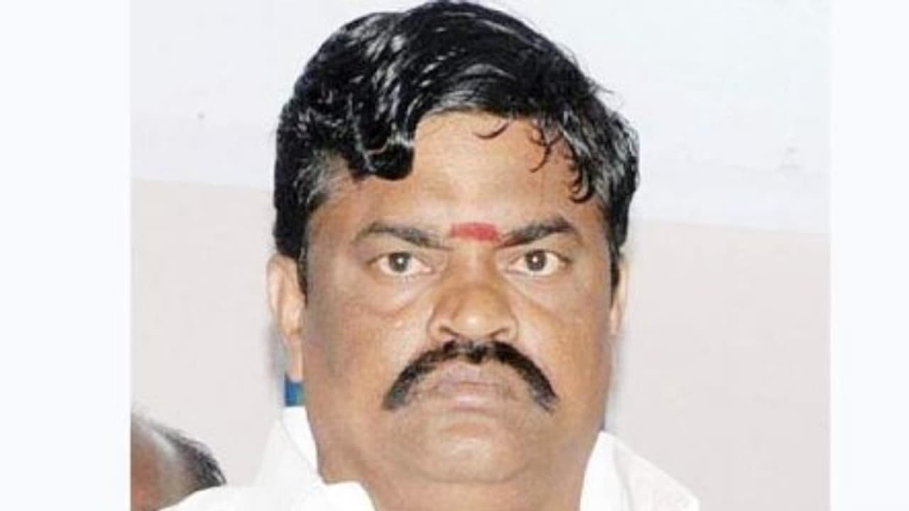 ’கமல் கட்சியை அடக்க 2 மினி பஸ் போதும்...’ கதற வைக்கும் ராஜேந்திர பாலாஜி..! ’கமல் கட்சியை அடக்க 2 மினி பஸ் போதும்...’ கதற வைக்கும் ராஜேந்திர பாலாஜி..!