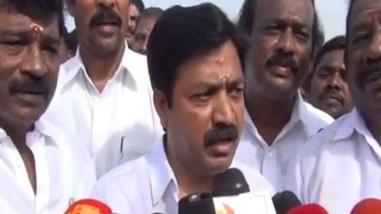 சூரப்பா நடந்து கொண்ட விதம் சரியானது அல்ல.. சட்டத்துறை அமைச்சர் சி.வி. சண்முகம்..! சூரப்பா நடந்து கொண்ட விதம் சரியானது அல்ல.. சட்டத்துறை அமைச்சர் சி.வி. சண்முகம்..!