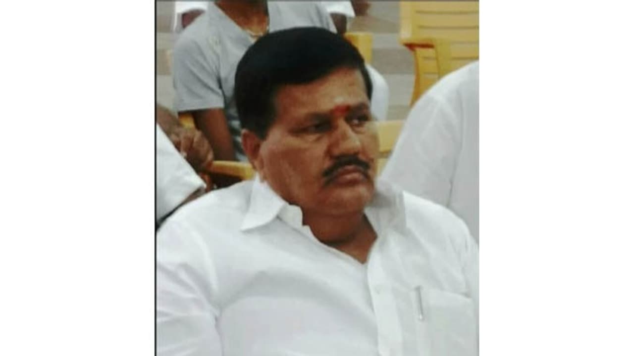 5 எம்எல்ஏக்களை கூட்டிட்டு போனா அவ்வளவுதான்...!!! அரசை மிரட்டும் “டைப்பான ஆளு” கனகராஜ் 5 எம்எல்ஏக்களை கூட்டிட்டு போனா அவ்வளவுதான்...!!! அரசை மிரட்டும் “டைப்பான ஆளு” கனகராஜ்