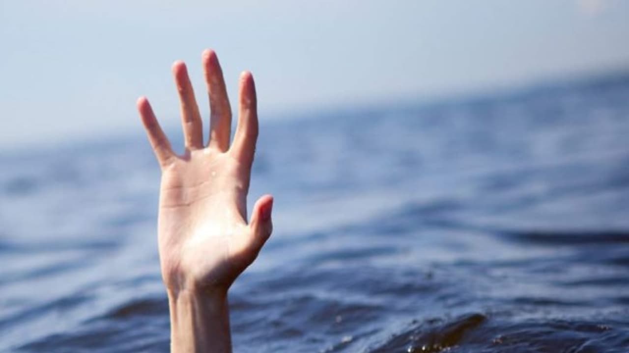 கடலில் மூழ்கி கண்ணீரில் கரைந்த காணும் பொங்கல் கொண்டாட்டம்!! கடலில் மூழ்கி கண்ணீரில் கரைந்த காணும் பொங்கல் கொண்டாட்டம்!!