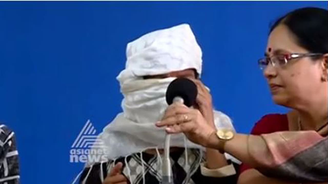 വടക്കാഞ്ചേരി പീഡനം: പരാതിക്കാരിയുടെ പേര് വെളിപ്പെടുത്തി കോണ്ഗ്രസ് എംഎല്എയും വിവാദത്തില് വടക്കാഞ്ചേരി പീഡനം: പരാതിക്കാരിയുടെ പേര് വെളിപ്പെടുത്തി കോണ്ഗ്രസ് എംഎല്എയും വിവാദത്തില്