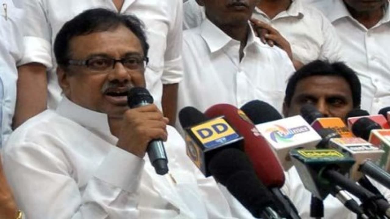 "எனது கொடும்பாவியை எரித்த நண்பர்களுக்கு நன்றி... ஆயுட்காலம் நீடிக்கும்" ஈவிகேஎஸ் செம பதில்!!! "எனது கொடும்பாவியை எரித்த நண்பர்களுக்கு நன்றி... ஆயுட்காலம் நீடிக்கும்" ஈவிகேஎஸ் செம பதில்!!!