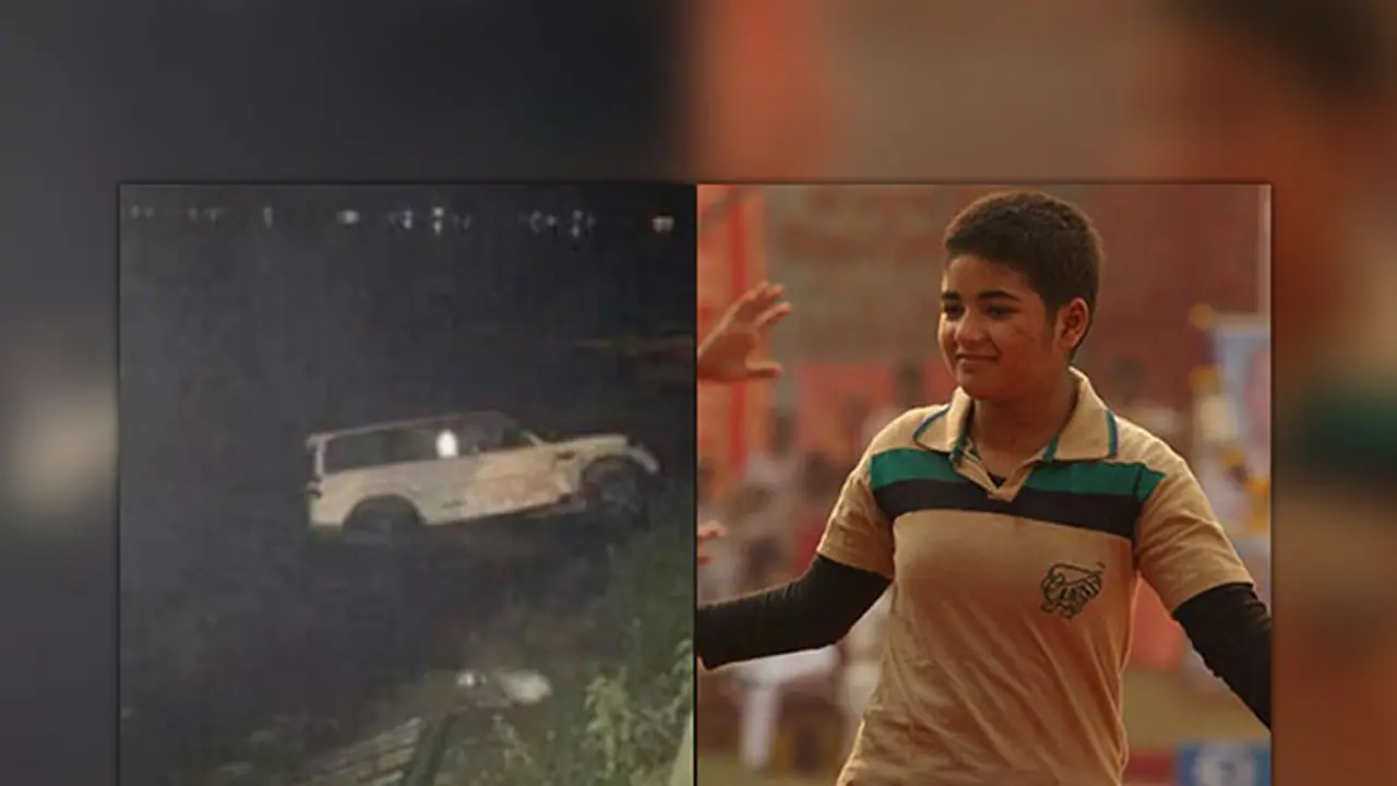 Dangal star Zaira Wasim miraculously survives after her car fell into Dal Lake Dangal star Zaira Wasim miraculously survives after her car fell into Dal Lake