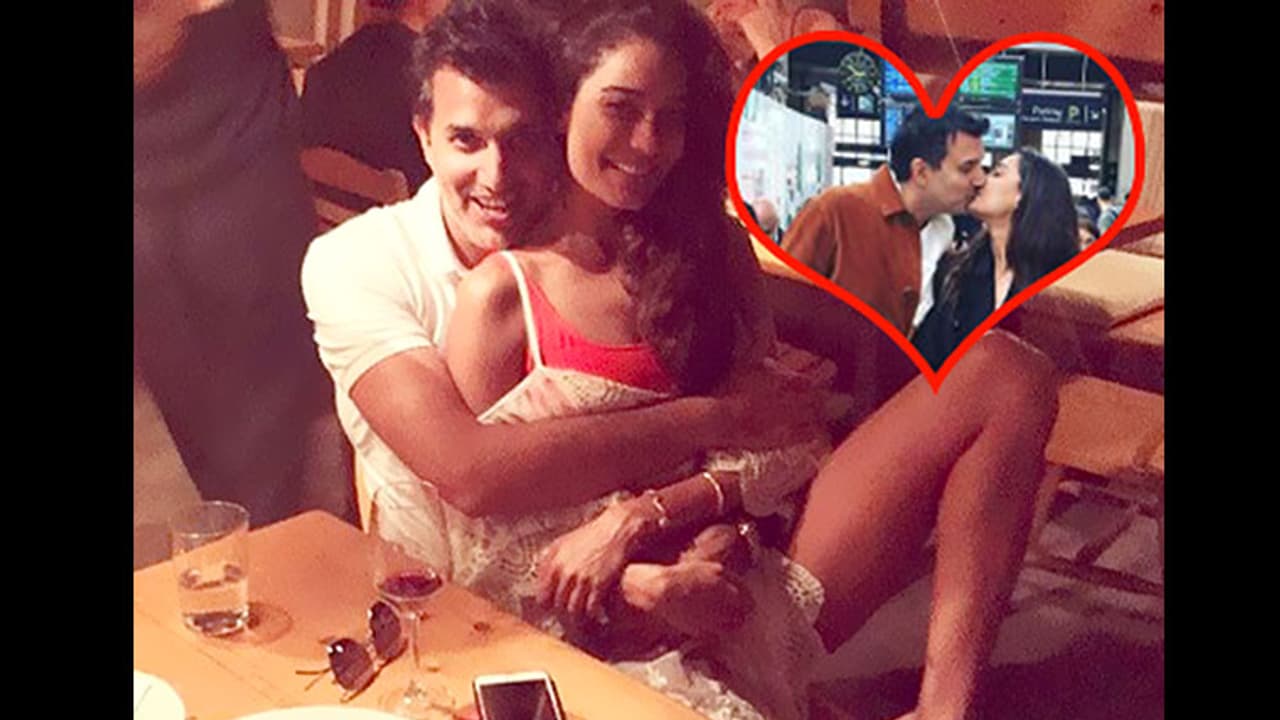 Lisa Haydon announces her wedding with a lip lock Lisa Haydon announces her wedding with a lip lock