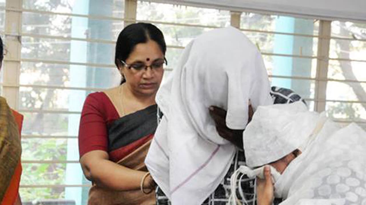 വടക്കാഞ്ചേരി കൂട്ട ബലാല്സംഗക്കേസ്; പരാതിക്കാരി വീണ്ടും കോടതിയില് വടക്കാഞ്ചേരി കൂട്ട ബലാല്സംഗക്കേസ്; പരാതിക്കാരി വീണ്ടും കോടതിയില്