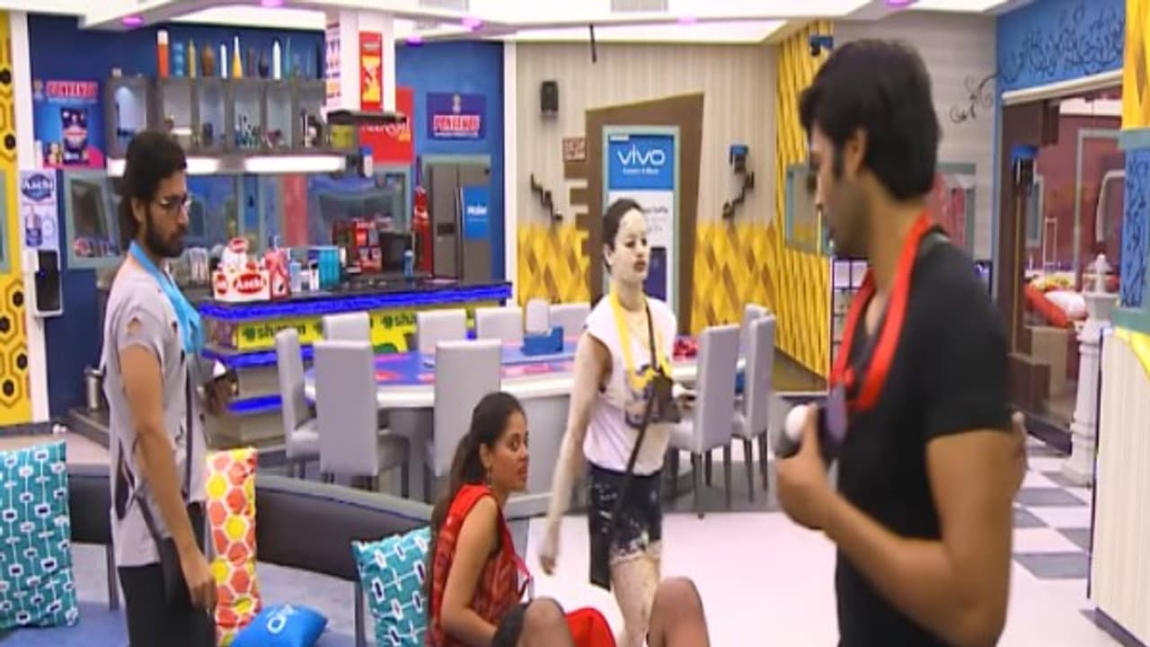 இன்று பிக் பாஸ் வீட்டை விட்டு வெளியேறும் நபர் இவர்தான்! இன்று பிக் பாஸ் வீட்டை விட்டு வெளியேறும் நபர் இவர்தான்!