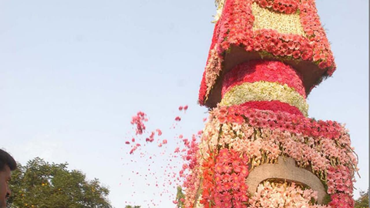 అమరుల స్థూపానికి తీరని అవమానం అమరుల స్థూపానికి తీరని అవమానం