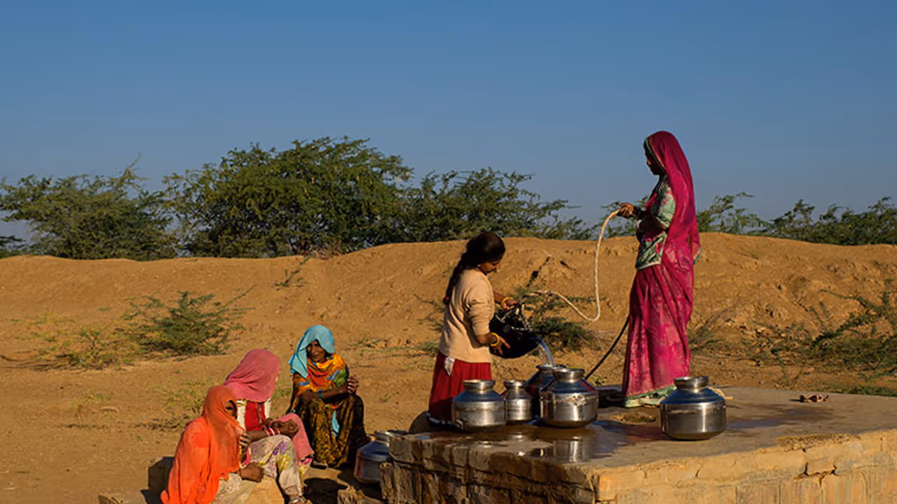 Inspiring: Karnataka woman single handedly digs a well for water Inspiring: Karnataka woman single handedly digs a well for water