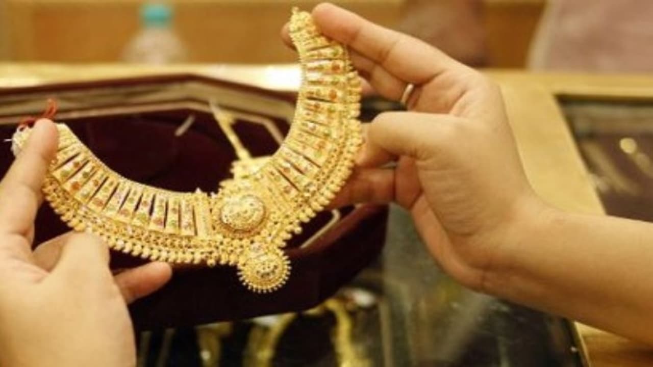 காலைநேர நிலவரப்படி தங்கம் சவரனுக்கு 16 ரூபாய் உயர்வு...! காலைநேர நிலவரப்படி தங்கம் சவரனுக்கு 16 ரூபாய் உயர்வு...!