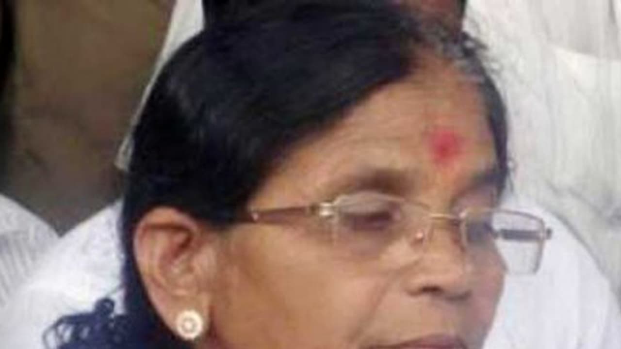 ಜೆಡಿಎಸ್ನಿಂದ ಸ್ಪರ್ಧೆ: ರವಿ ತಾಯಿ ಇಂಗಿತ ಜೆಡಿಎಸ್ನಿಂದ ಸ್ಪರ್ಧೆ: ರವಿ ತಾಯಿ ಇಂಗಿತ