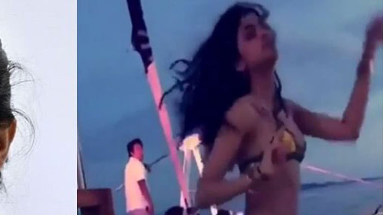 ബച്ചന്റെ കൊച്ചുമോളുടെ ബിക്കിനി ഡാന്സ് ഓണ്ലൈനില് വൈറലാകുന്നു ബച്ചന്റെ കൊച്ചുമോളുടെ ബിക്കിനി ഡാന്സ് ഓണ്ലൈനില് വൈറലാകുന്നു