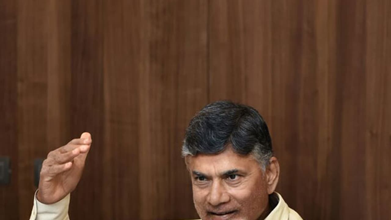 Chandrababu Naidu meets Amit Shah, prez poll figures in talks Chandrababu Naidu meets Amit Shah, prez poll figures in talks