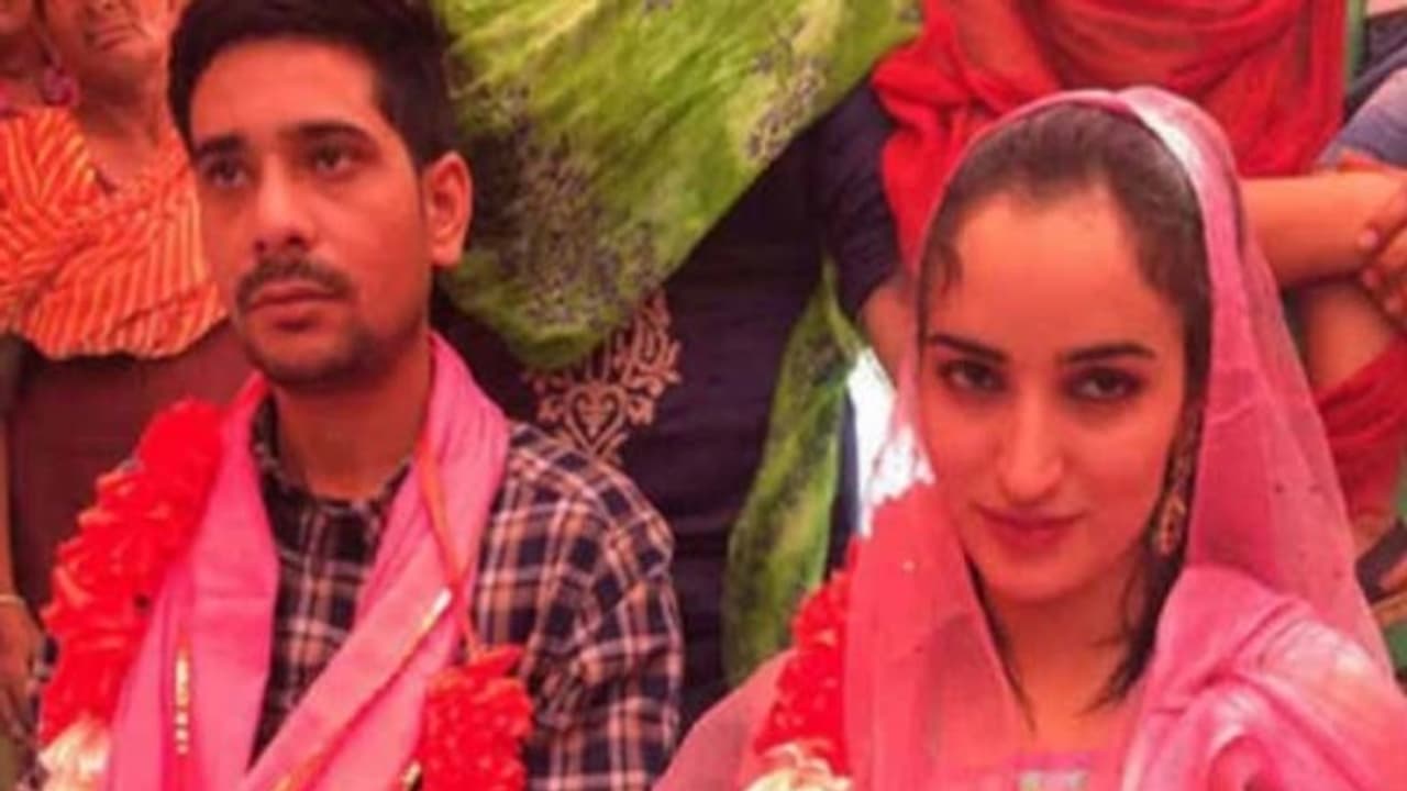 11 ரூபாய் செலவில் எளிமையான திருமணம் நடத்திய ‘பலே இந்தியர்’... 11 ரூபாய் செலவில் எளிமையான திருமணம் நடத்திய ‘பலே இந்தியர்’...