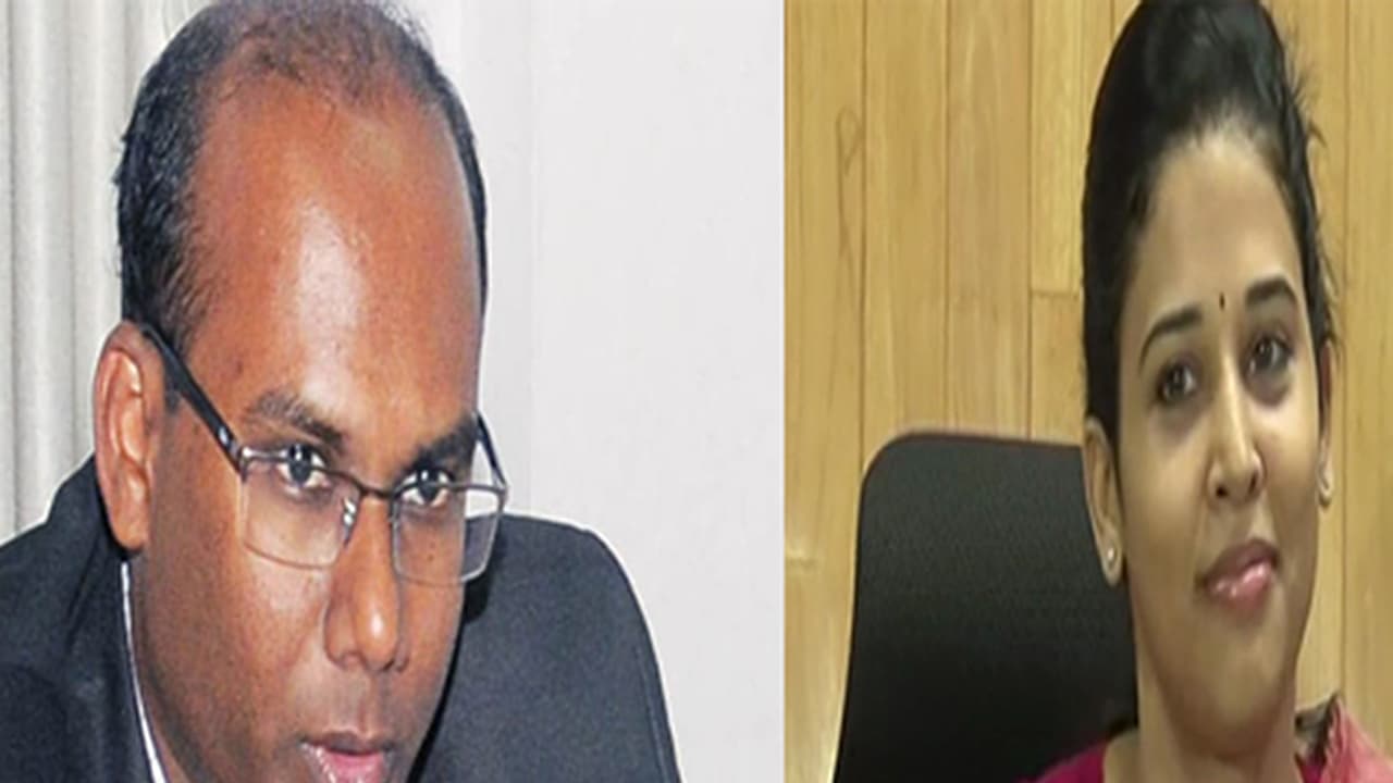 ಹಾಸನ ಡಿಸಿಯಾಗಿ ಮುಂದುವರೆದ ರೋಹಿಣಿ; ವರ್ಗಾವಣೆಯಾದರೂ ಅತಂತ್ರ ಸ್ಥಿತಿಯಲ್ಲಿರುವ ಡಿ. ರಂದೀಪ್ ಹಾಸನ ಡಿಸಿಯಾಗಿ ಮುಂದುವರೆದ ರೋಹಿಣಿ; ವರ್ಗಾವಣೆಯಾದರೂ ಅತಂತ್ರ ಸ್ಥಿತಿಯಲ್ಲಿರುವ ಡಿ. ರಂದೀಪ್