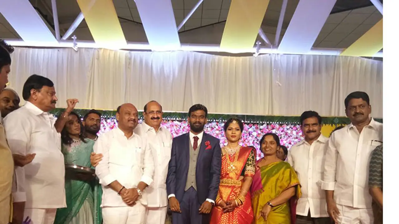 (వీడియో) పరిటాల శ్రీరామ్ నిశ్చితార్ధం (వీడియో) పరిటాల శ్రీరామ్ నిశ్చితార్ధం