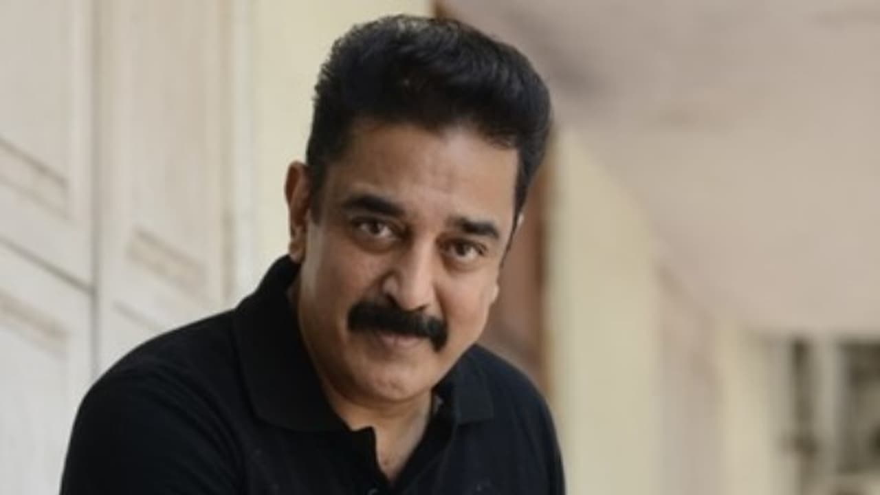 கர்நாடகாவில் தோன்றியிருக்கும் ஜனநாயகத்தை வரவேற்றதுடன், டிவிட்டரில் கர்நாடக முதல்வருக்கு வாழ்த்தும் கூறிய கமலஹாசன். கர்நாடகாவில் தோன்றியிருக்கும் ஜனநாயகத்தை வரவேற்றதுடன், டிவிட்டரில் கர்நாடக முதல்வருக்கு வாழ்த்தும் கூறிய கமலஹாசன்.