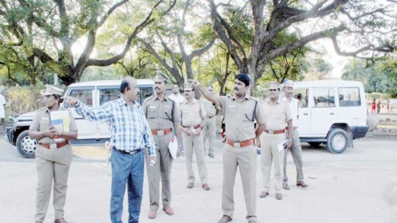 ஆடிப்பெருக்கை முன்னிட்டு கிருஷ்ணகிரி அணையின் பாதுகாப்புகள் எப்படி இருக்கு? மாவட்ட காவல் கண்காணிப்பாளர் ஆய்வு… ஆடிப்பெருக்கை முன்னிட்டு கிருஷ்ணகிரி அணையின் பாதுகாப்புகள் எப்படி இருக்கு? மாவட்ட காவல் கண்காணிப்பாளர் ஆய்வு…