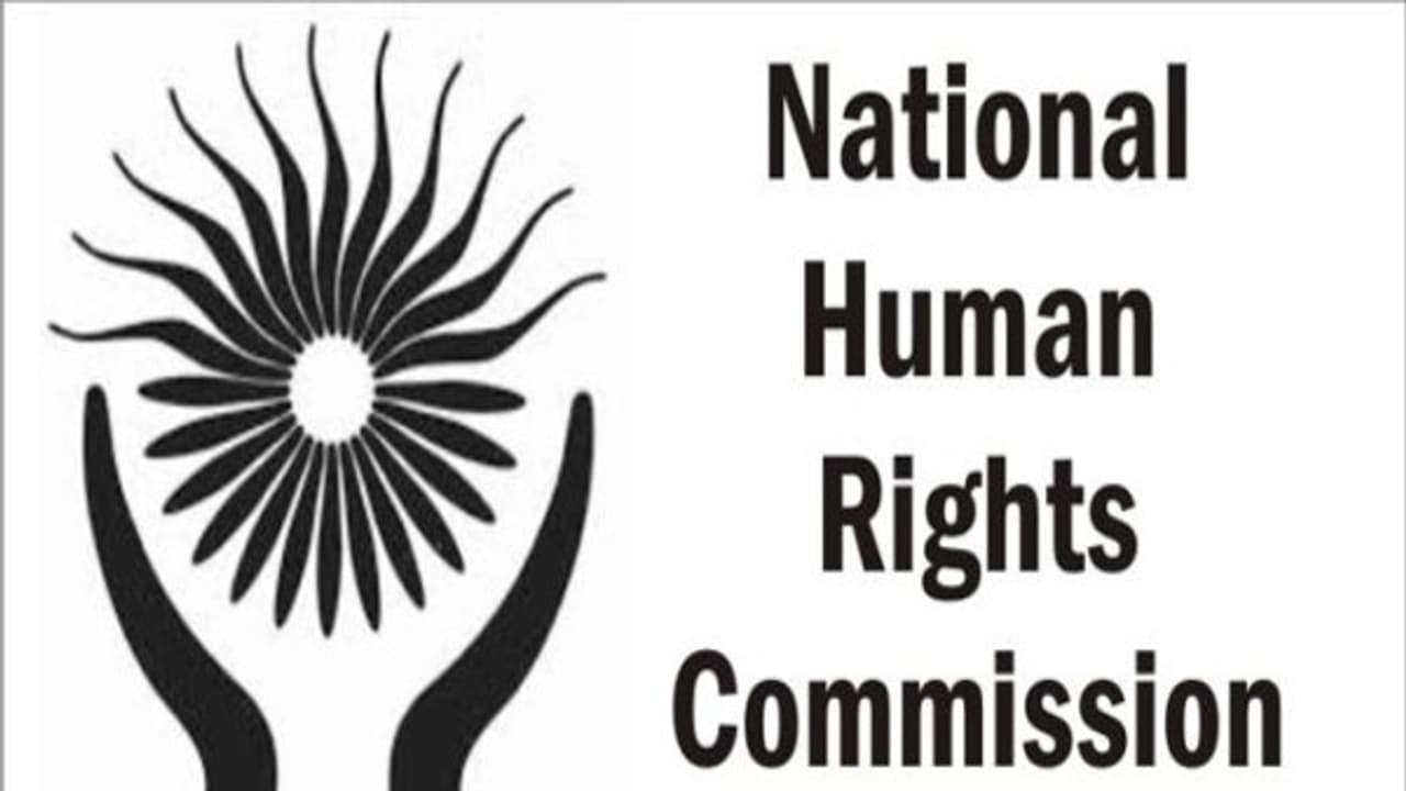 கந்து வட்டியால் தீக்குளித்த விவகாரம்: மனித உரிமை ஆணையம் நோட்டீஸ்! கந்து வட்டியால் தீக்குளித்த விவகாரம்: மனித உரிமை ஆணையம் நோட்டீஸ்!