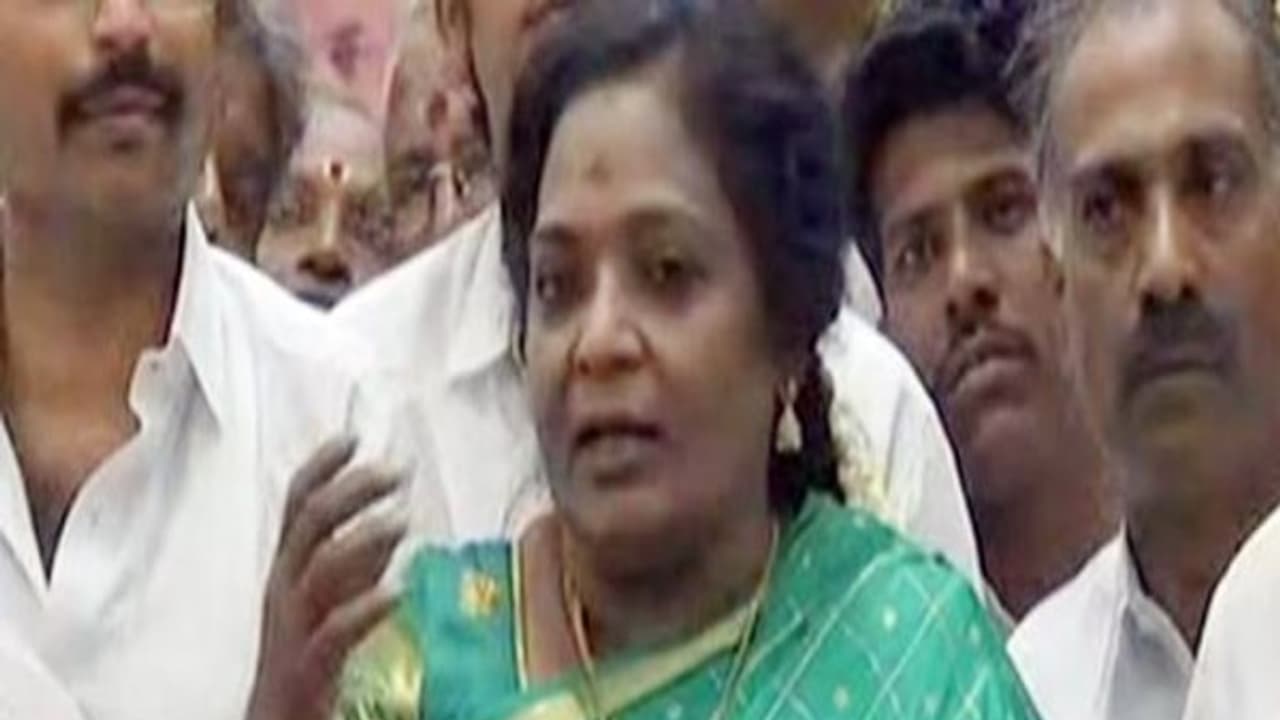 டெல்லியை விட ராஜ்பவன் அருகில் உள்ளது; தெலுங்கானா தலைமைச் செயலாளருக்கு தமிழிசை சவுந்தரராஜன் டுவிட்டரில் பதில்!!