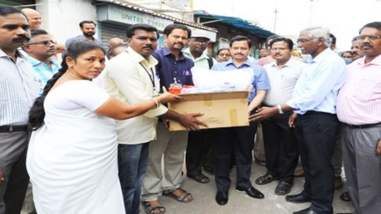 வீடுவீடாகச் சென்று காசநோய் கண்டறியும் முகாம்; வேலூரில் ஆட்சியர் தொடங்கி வைத்தார்… வீடுவீடாகச் சென்று காசநோய் கண்டறியும் முகாம்; வேலூரில் ஆட்சியர் தொடங்கி வைத்தார்…