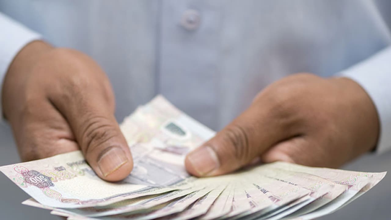 ദുബായില് നിന്ന് നാട്ടില് പോകാന് 700 ദിര്ഹം കൊടുത്ത് പാസ്പോര്ട്ട് കടം വാങ്ങി; പിന്നെ സംഭവിച്ചത് ദുബായില് നിന്ന് നാട്ടില് പോകാന് 700 ദിര്ഹം കൊടുത്ത് പാസ്പോര്ട്ട് കടം വാങ്ങി; പിന്നെ സംഭവിച്ചത്