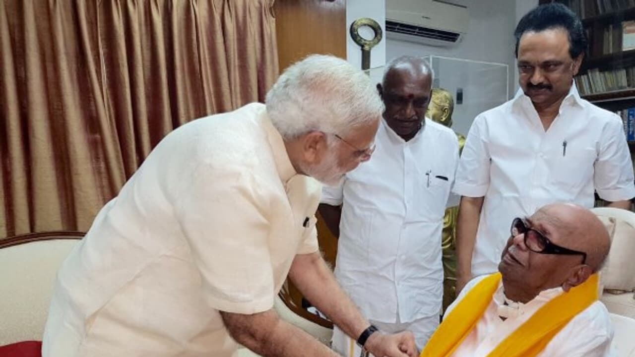 மோடி கேட்டுட்டாரு.... ஓகே சொல்லுவாரா கருணாநிதி...? மோடி கேட்டுட்டாரு.... ஓகே சொல்லுவாரா கருணாநிதி...?