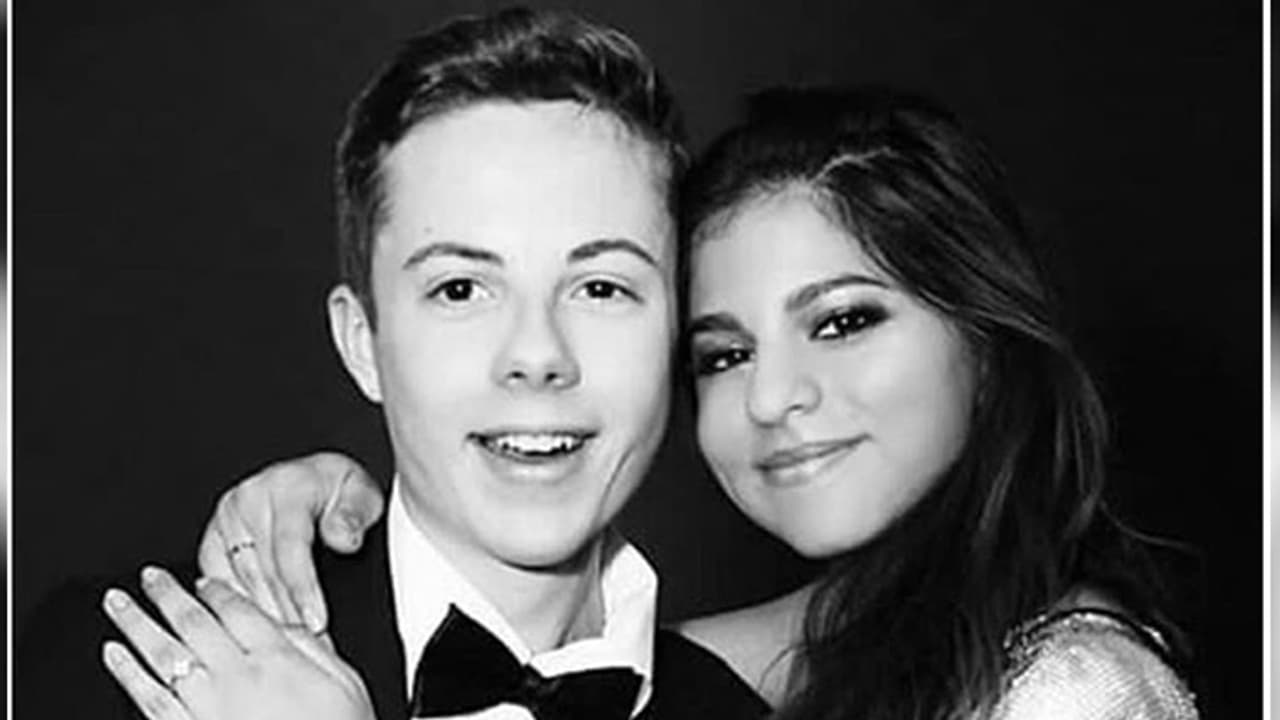 സുഹാനയ്ക്കൊപ്പമുള്ള ആ 'പയ്യന്' ആര്, സോഷ്യല് മീഡിയയില് തിരഞ്ഞ് ആരാധകര് സുഹാനയ്ക്കൊപ്പമുള്ള ആ 'പയ്യന്' ആര്, സോഷ്യല് മീഡിയയില് തിരഞ്ഞ് ആരാധകര്