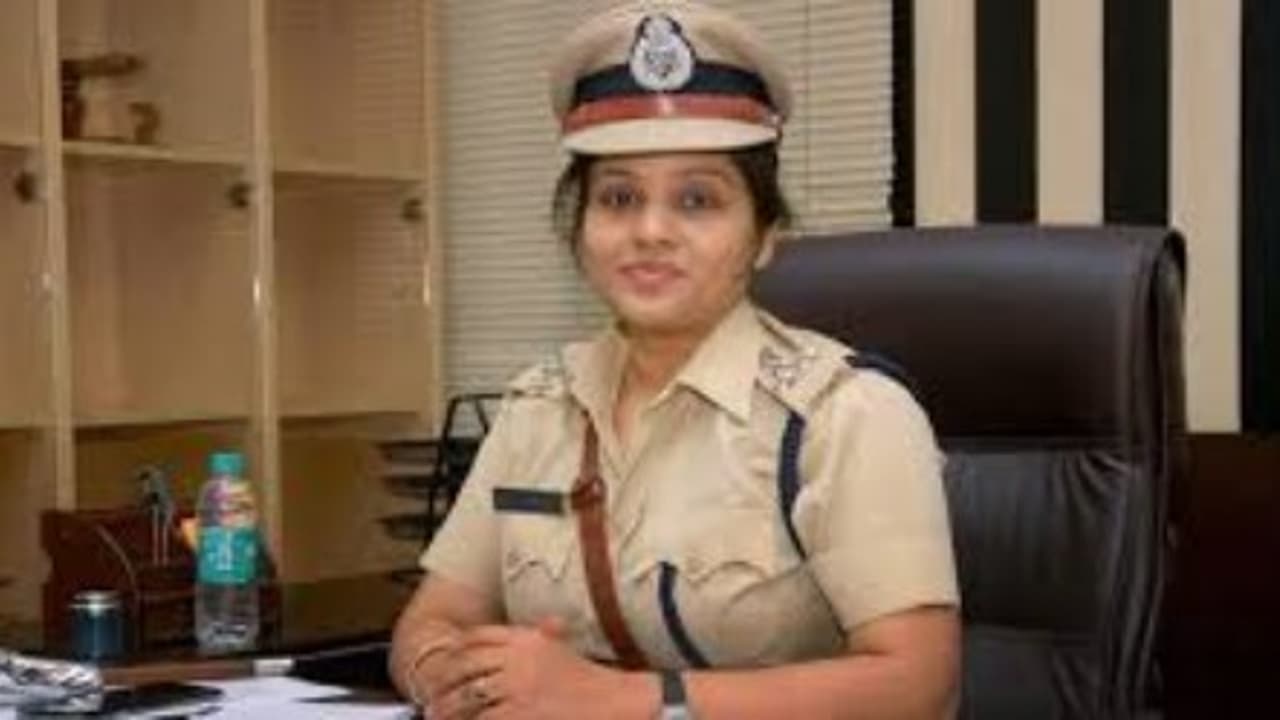 மானநஷ்ட வழக்கா ? என் மீதா ? சிரிக்கிறார் டிஐஜி ரூபா !! மானநஷ்ட வழக்கா ? என் மீதா ? சிரிக்கிறார் டிஐஜி ரூபா !!