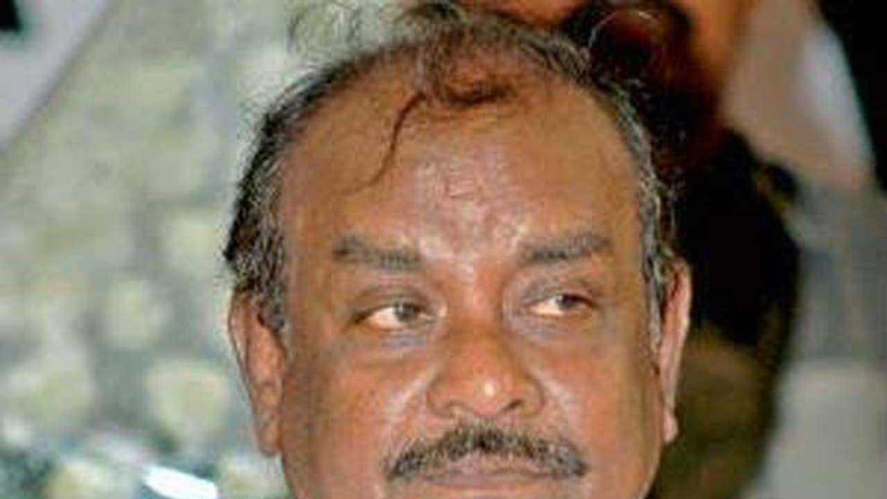 நத்தம் விஸ்வநாதனுக்கு ஆட்டம் காட்டும் ஆண்டி அம்பலம்.. கோர்ட்டில் ‘வந்த’ வழக்கு நத்தம் விஸ்வநாதனுக்கு ஆட்டம் காட்டும் ஆண்டி அம்பலம்.. கோர்ட்டில் ‘வந்த’ வழக்கு