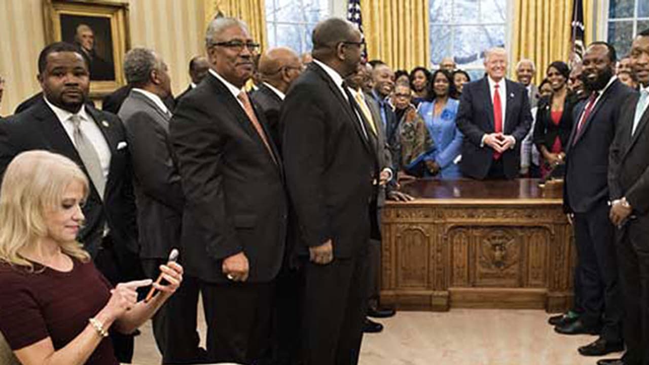 കറുത്ത വര്ഗക്കാരെ അവഹേളിച്ച് ട്രംപിന്റെ ഉപദേശക; വിവാദമൊഴിയാതെ ട്രംപ് ഭരണകൂടം കറുത്ത വര്ഗക്കാരെ അവഹേളിച്ച് ട്രംപിന്റെ ഉപദേശക; വിവാദമൊഴിയാതെ ട്രംപ് ഭരണകൂടം