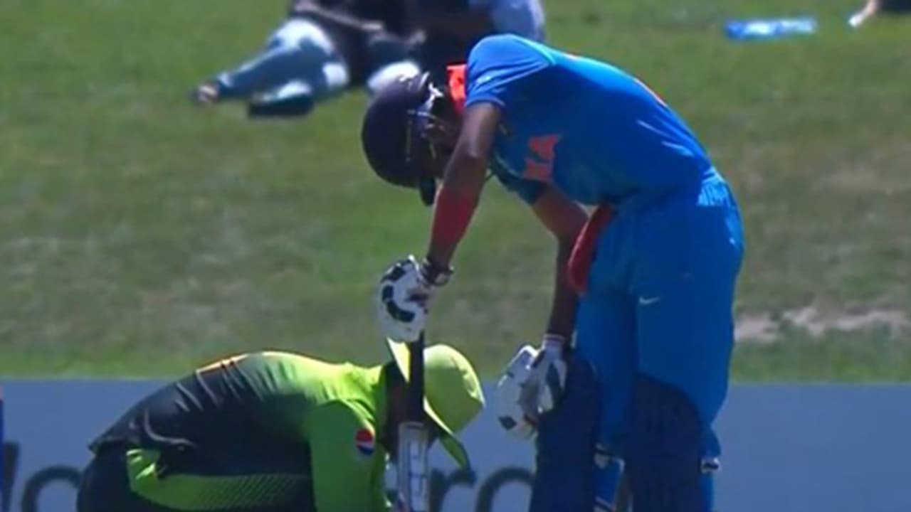 ಕ್ರಿಕೆಟ್ : ಪಾಕ್ ಆಟಗಾರ ಭಾರತೀಯನಿಗೆ ನೆರವಾಗಿದ್ದು ಹೀಗೆ..? ಕ್ರಿಕೆಟ್ : ಪಾಕ್ ಆಟಗಾರ ಭಾರತೀಯನಿಗೆ ನೆರವಾಗಿದ್ದು ಹೀಗೆ..?