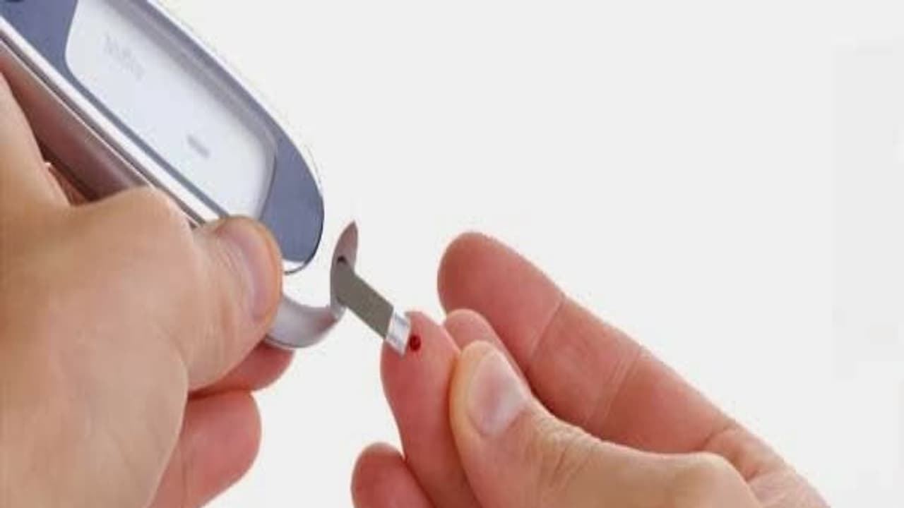 சர்க்கரை நோயாளிகள் தங்கள் விருப்பப்படி சாப்பிட ஆறு அற்புதமான உணவுகள்; செய்முறையும் இருக்குங்க... சர்க்கரை நோயாளிகள் தங்கள் விருப்பப்படி சாப்பிட ஆறு அற்புதமான உணவுகள்; செய்முறையும் இருக்குங்க...