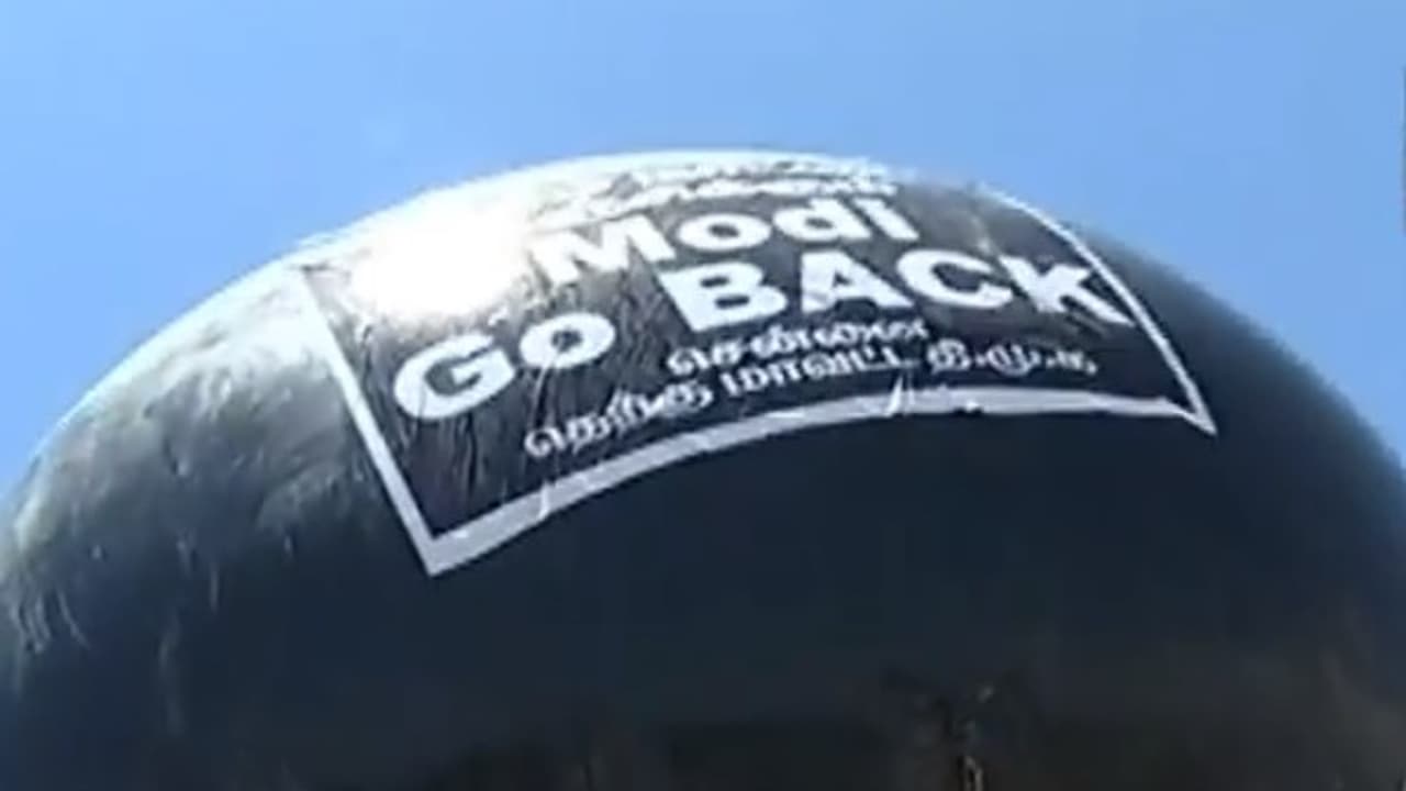 திரும்பி போங்க மோடி.. ராட்சத கருப்பு பலூனை பறக்கவிட்டு திமுக எதிர்ப்பு திரும்பி போங்க மோடி.. ராட்சத கருப்பு பலூனை பறக்கவிட்டு திமுக எதிர்ப்பு