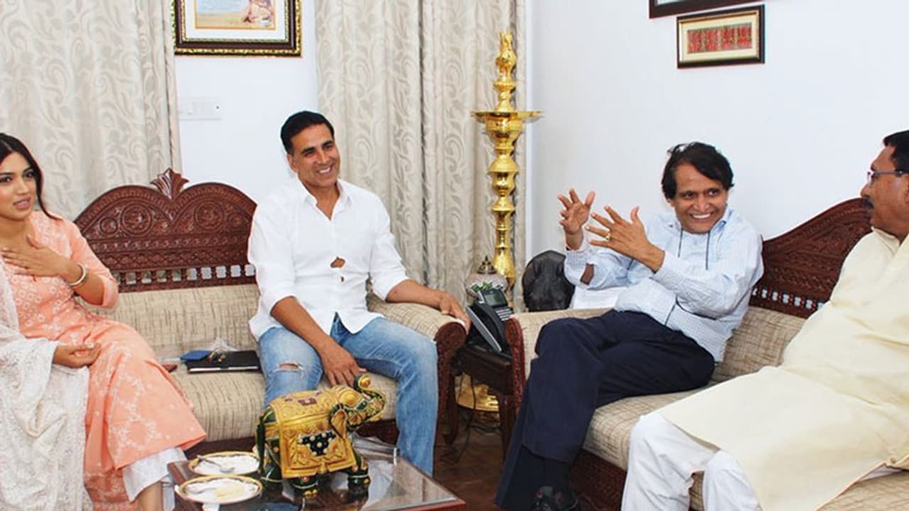 Suresh Prabhu praises Akshay Kumar for spreading awareness through 'Toilet...' Suresh Prabhu praises Akshay Kumar for spreading awareness through 'Toilet...'