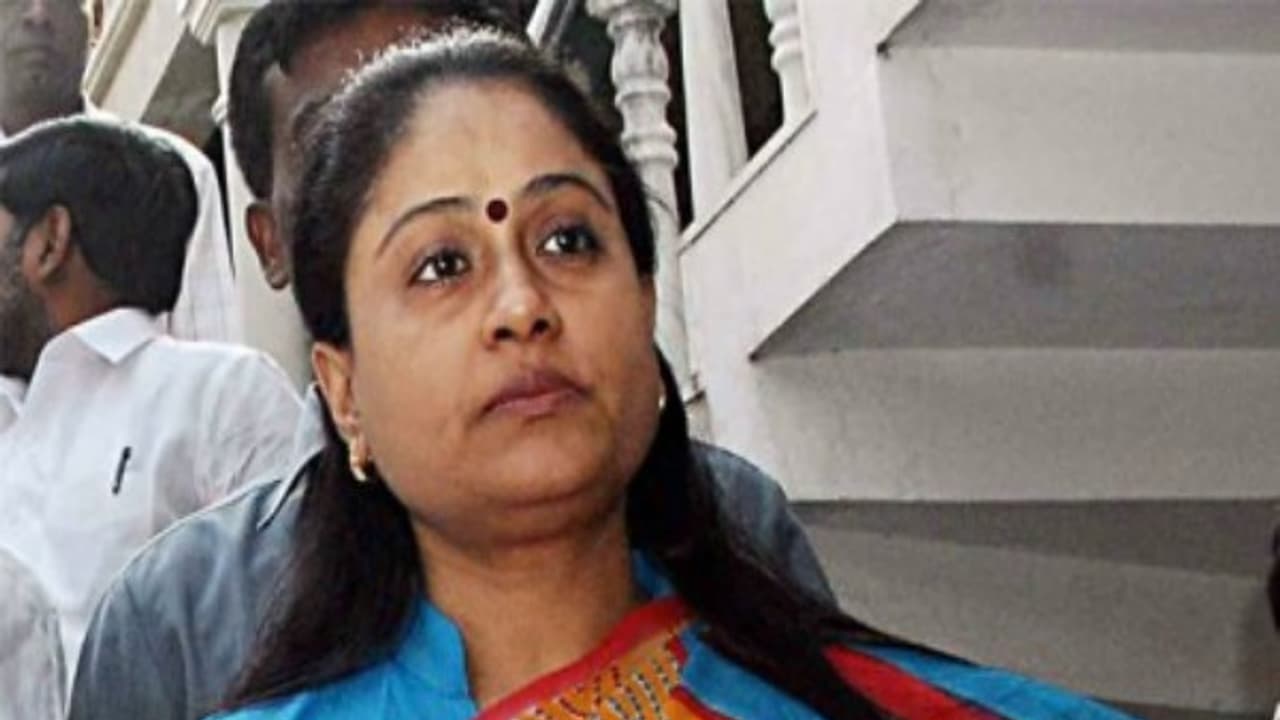 చంద్రబాబుపై కేసీఆర్ తిరుగుబాటే గుర్తుస్తోంది: విజయశాంతి