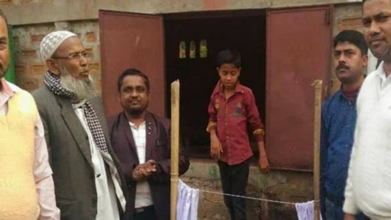 ஏழை, எளிய குழந்தைகளுக்காக இந்த ரிக்ஷா தொழிலாளி என்ன செய்தார் தெரியுமா? ஏழை, எளிய குழந்தைகளுக்காக இந்த ரிக்ஷா தொழிலாளி என்ன செய்தார் தெரியுமா?