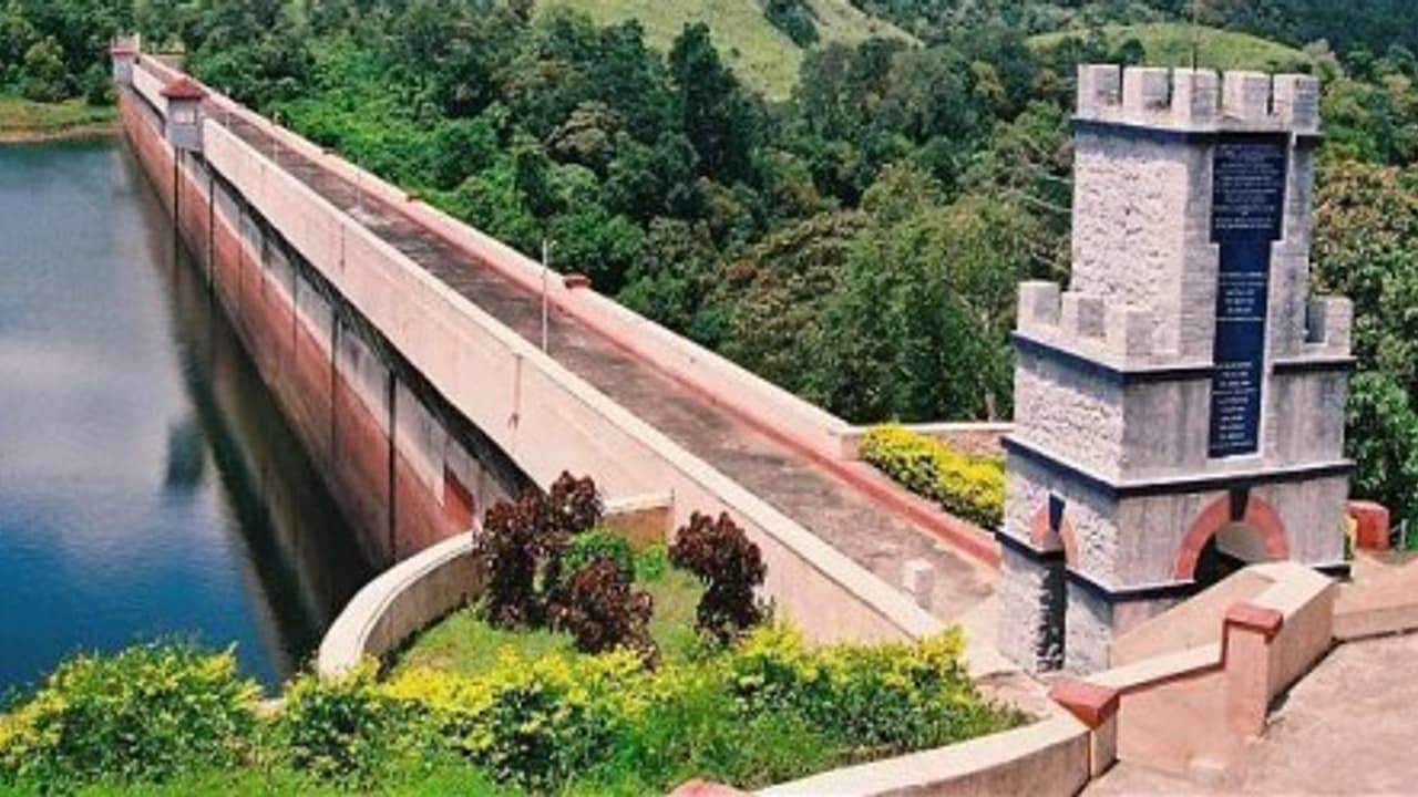 முல்லைப் பெரியாறு அணையை தமிழக அரசு பராமரிக்க விடாமல் ஏன் தடுக்கிறீர்கள்? கேரள அரசுக்கு உச்சநீதிமன்றம் நோட்டீஸ் முல்லைப் பெரியாறு அணையை தமிழக அரசு பராமரிக்க விடாமல் ஏன் தடுக்கிறீர்கள்? கேரள அரசுக்கு உச்சநீதிமன்றம் நோட்டீஸ்