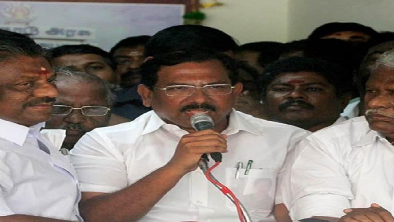 "இரட்டை இலை சின்னத்தை மீட்பதே எங்கள் லட்சியம்" மாபா பாண்டியராஜன் அதிரடி பேச்சு "இரட்டை இலை சின்னத்தை மீட்பதே எங்கள் லட்சியம்" மாபா பாண்டியராஜன் அதிரடி பேச்சு