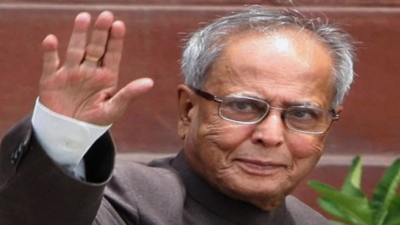 চিকিৎসায় সাড়া দিচ্ছেন দেশের প্রাক্তন রাষ্ট্রপতি, আশ্বস্ত করলেন প্রণব পুত্র