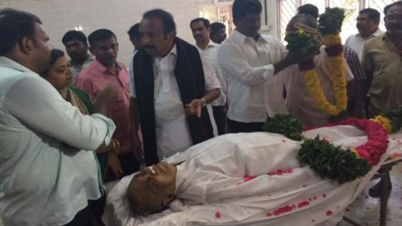 "30 ஆண்டு கால நட்பை இழந்து விட்டேன்" பெரியசாமி உடலுக்கு வைகோ அஞ்சலி "30 ஆண்டு கால நட்பை இழந்து விட்டேன்" பெரியசாமி உடலுக்கு வைகோ அஞ்சலி