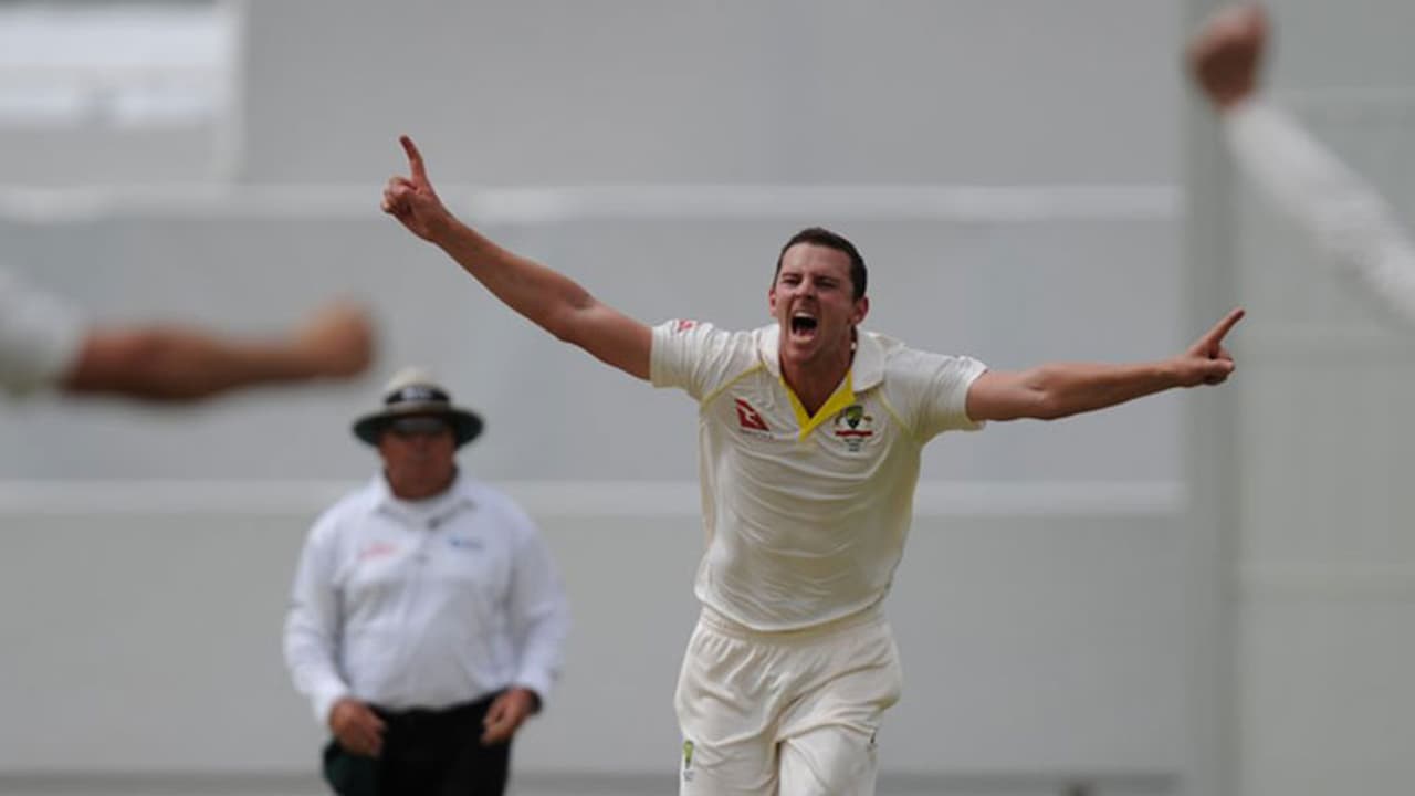 ആഷസ്: ഇംഗ്ലണ്ടിനെതിരെ ഓസീസിന് മേല്ക്കൈ ആഷസ്: ഇംഗ്ലണ്ടിനെതിരെ ഓസീസിന് മേല്ക്കൈ